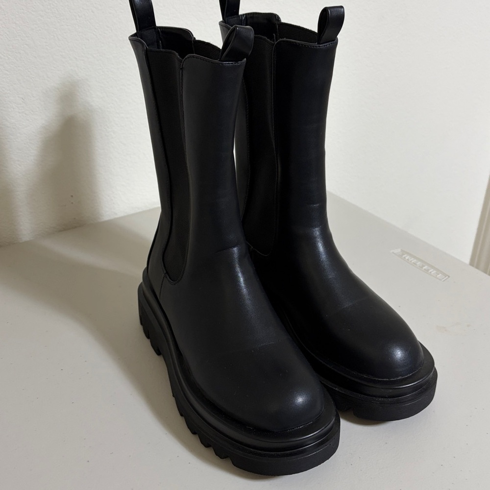 Women's Black Vegan Leather Boots NWOT - Picture 2 of 6